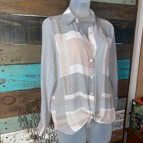 NWT Rose + Olive Tie Front button down Top Small - Picture 4 of 12